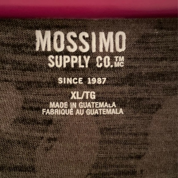 SOLD Mossimo Leopard V-Neck Tee - Picture 2 of 2